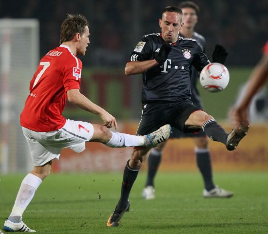 次拼抢中出 次拼抢中出